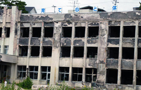 石坂わたるの活動：被災地視察（４）震災の際に焼け焦げた門脇小学校