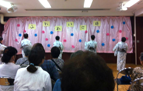 石坂わたるの活動：東部区民活動センターで行われる東部地区まつりのステージ「ふれあい広場」の写真